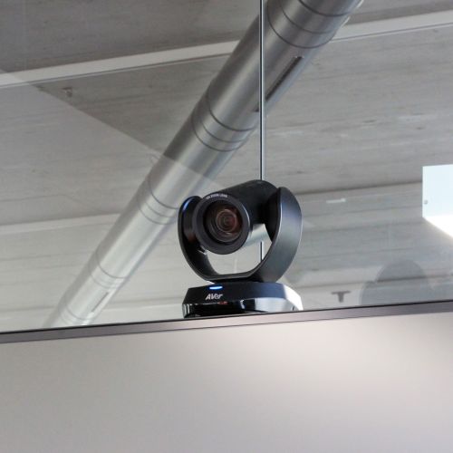 Installierte Kamera für Online-Meetings