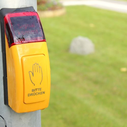 Lichtsignalgeber an einem Ampelmast