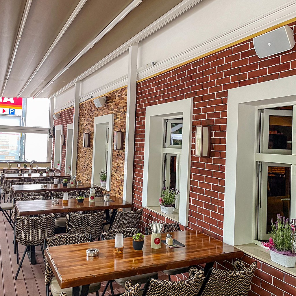 AUDAC Audiobeschallung im Knossos Palast Restaurant in Potsdam