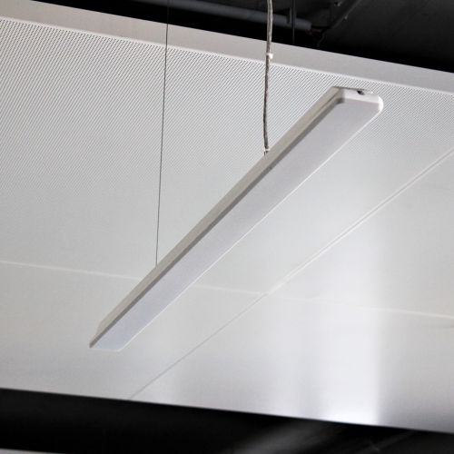 Deckenlautsprecher abgehangen