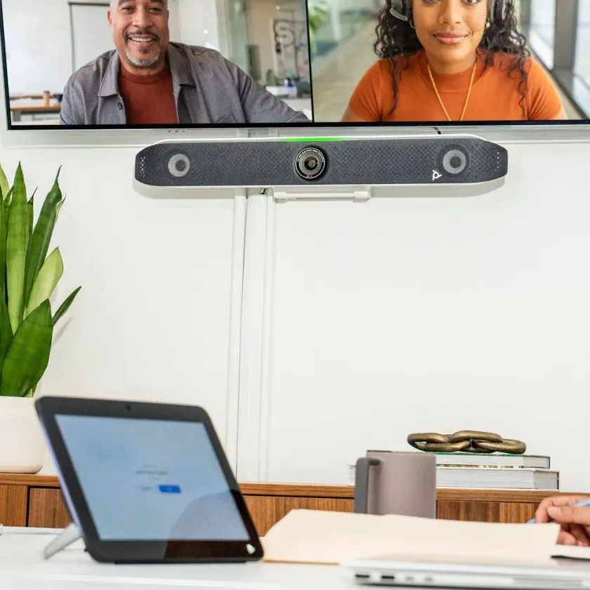 Beste Videokonferenz Bundle 6-12 Personen – Poly X52 4K KI-Kamera Google Meet 2026